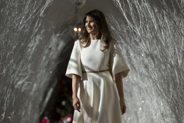 (VIDEO) MELANIJA ZAVRNULA RUKAVE! Umesto da se pakuje, pohvalila se svojim umećem: Rešila da promeni zanimanje?!