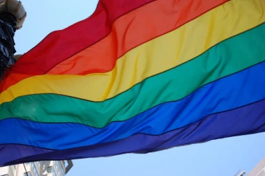 Saopštenje Zaštitnika građana o LGBT populaciji: Više sredstava za unapređivanje njihovih položaja