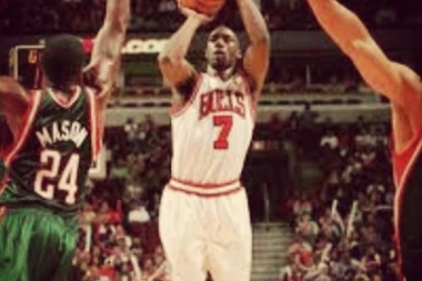 Psihijatrija, noževi i pljačka! Bivša NBA zvezda potpuno prolupala