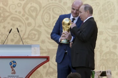 Spektakl na otvaranju SP: PUTIN GLEDA PRVI MEČ "ZBORNAJE KOMANDE" U FUDBALU!