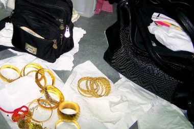 Dolijali pljačkaši zlatare u Topoli: Pokrali nakit i satove vredne DVA MILIONA!