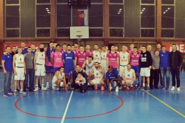 Igrači Mege i Hajduka odigrali humanitarni meč "Da se Lazar probudi"