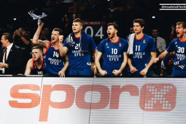 (VIDEO) Markovićeva povreda u pobedi Himkija, Štimac "skinuo" Armani!