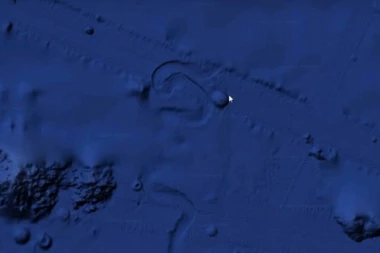 ANOMALIJA SA DNA OKEANA: Ogromno mistično stvorenje kruži vodom i ostavlja jeziv trag (VIDEO)