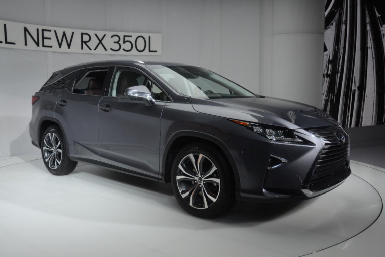 Produžena verzija SUV modela leksus RX350 po prvi put donosi tri reda sedišta i mesto za sedam osoba. Zapravo pet odraslih osoba i dvoje dece. U ponudi je i hibridna verzija oznake RX450 Lh.
