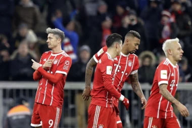 (VIDEO) BAVARCI SIGURNI, BORUSIJA POSUSTAJE: Bajern nastavio trijumfalni niz, Dortmund 7 kola bez pobede