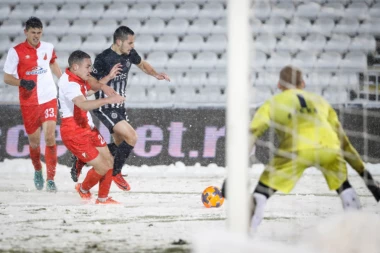 (VIDEO) GROBARI GRME: Zar ovo nije bio penal za Partizan, a za Zvezdu protiv Bačke jeste!?