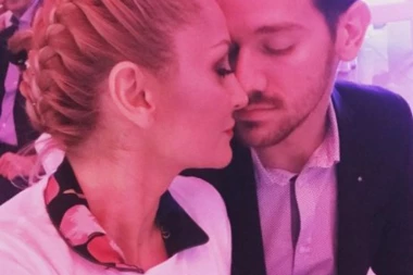 (FOTO) Raša objavio sliku koja sve govori! Stavio Goci ruku preko stomaka i mazi je: SVI IM ČESTITAJU!