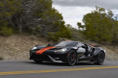 NE IGRAJU SE SA VATROM: Ford opozvao sve GT modele zbog opasnosti od požara