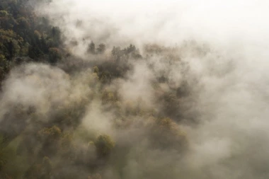 VOZAČI, OPREZ: BELA SMRT VREBA IZA UGLA!