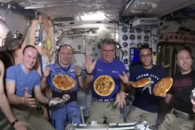 (VIDEO) Ovako se pravi pica u svemiru