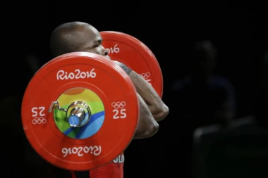 (VIDEO) MONSTRUOZNO UBISTVO: Kolumbijski olimpijac upucan, pa "overen" u glavu!