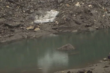 JEZERO STRAVE: Kada se voda povuče, pojavljuje se gomila ljudskih KOSTURA (VIDEO)