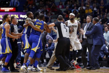 (VIDEO) LUDNICA U NJU ORLEANSU: Voriorsi preokrenuli -21, saigrači sprečili tuču Duranta i Kazinsa