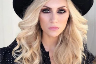 SRPSKA GLUMICA I BIZNISMEN RASKINULI!