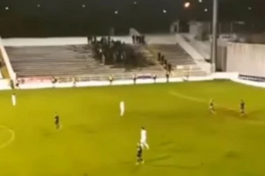 (VIDEO) Navijači Zemuna prozivali trenera Čuke da se drogira?