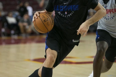 Bobi bez debija, Teo prosečan