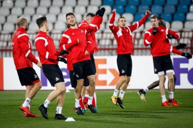 (FOTO) Keln osetio beogradsku travu, "jarčevi" spremni za pakao Marakane!