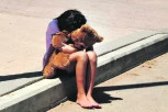 STRAVA I UŽAS U SELU KOD VARVARINA: Komšija zlostavljao dve maloletne devojčice, dirao ih po intimnim delovima tela