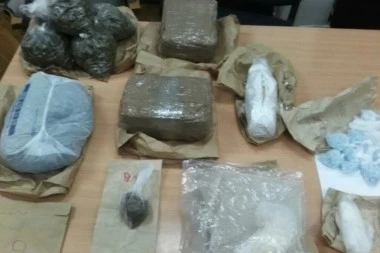 (FOTO, VIDEO) ZAPLENJENA VELIKA KOLIČINA DROGE U NIŠU