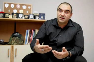 STRAŠAN LICEMER! Samozvani privatni detektiv se sakrio iza NVO i OTPOČEO HAJKU NA SRPSKU POLICIJU! I TO SAMO ZBOG OVOGA!