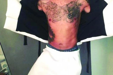 FELDINOV  STRIPTIZ  PRED EFES