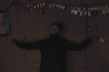 (FOTO) RUS DO TEMELJA SPALIO KUĆE Samo da pokaže kako sela nestaju!