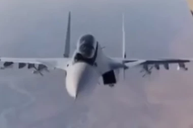 Vežba ruskih "VITEZOVA" i "SOKOLOVA" u vazduhu ODUZIMA DAH!