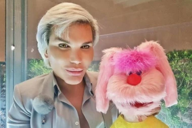 BIZARNI KEN PLAŠI NAŠU DECU!