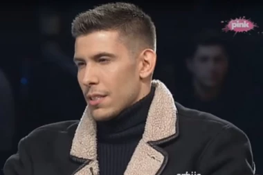 JOVAN ZAVRŠIO U KREVETU S NJOM!