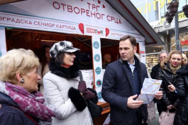(VIDEO) SENIOR KARTICE I "DA SE RADI I GRADI PO TVOM" na Trgu otvorenog srca