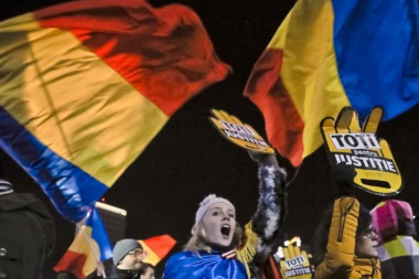 "LOPOVI I GNEZDO GANGSTERA": Masovni protesti u Rumuniji