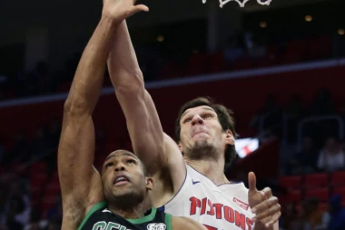 (VIDEO) Duel nekadašnjih centara Zvezde i Partizana: Bobi poslao Lovernja u reklame i prikucao Sparse!