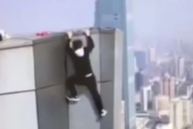 (UZNEMIRAVAJUĆI VIDEO) KINEZ SNIMIO SVOJU SMRT!