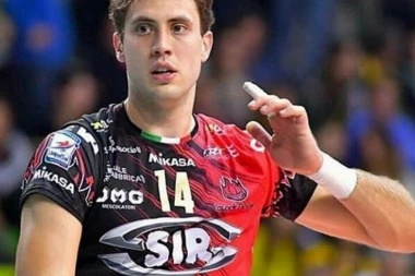 (VIDEO) Argentinac pljunuo Srbina, pa se pravio lud: Atanasijević ga jurio po celom terenu da ga bije!