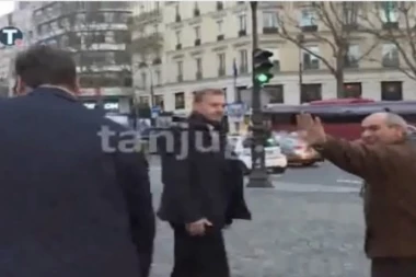 (VIDEO) Srbin blokirao saobraćaj u Parizu DA POZDRAVI VUČIĆA!