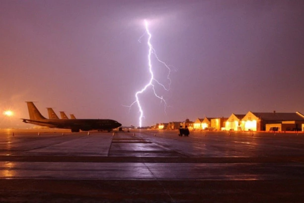 TRAGEDIJA KAKVA SE NE PAMTI! Grom udario tri sestre dve poginule, jedna teško ranjena!