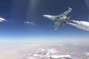 (VIDEO) DA SE SLEDI KRV U ŽILAMA: Umalo sudar ruskih aviona!