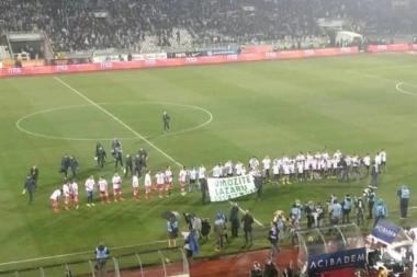 KAKAV GAF: Organizatori permutovali broj na koji se šalje sms za pomoć bolesnom dečaku