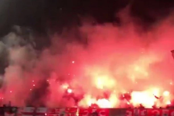 (VIDEO) KAMENICAMA I MOTKAMA NA PROTIVNIČKE NAVIJAČE: Tuča "Delija" i "Grobara" u Nišu! Tri mladića završila u BOLNICI