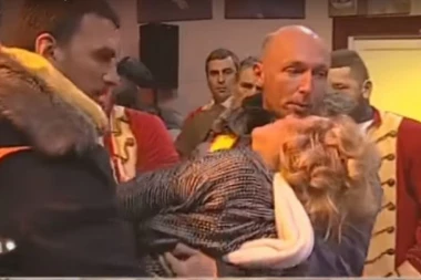 (VIDEO) MUK U ZADRUZI: Onesvestila se Jelena Golubović