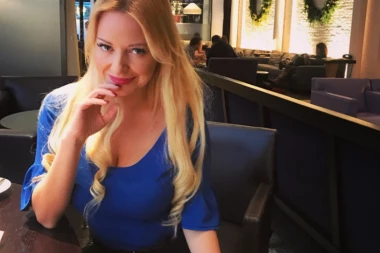 Ima veće dude od Dare Bubamare? Smerna Ivana Jordan se skinula gola na terasi, blago komšijama!