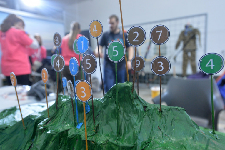 Na ovogodišnjem Festivalu nauke od 14. do 17. decembra u nekoliko termina na Naučno-fantastičnoj bini u Hali 5 Beogradskog sajma, Stiv Vulf, naučni komunikator iz Holivuda, kroz eksplozivni naučni šou-program "Nauka iza Holivuda" otkriće posetiocima Festivala kakva se naučna magija dešava iza kamera holivudskih filmova.