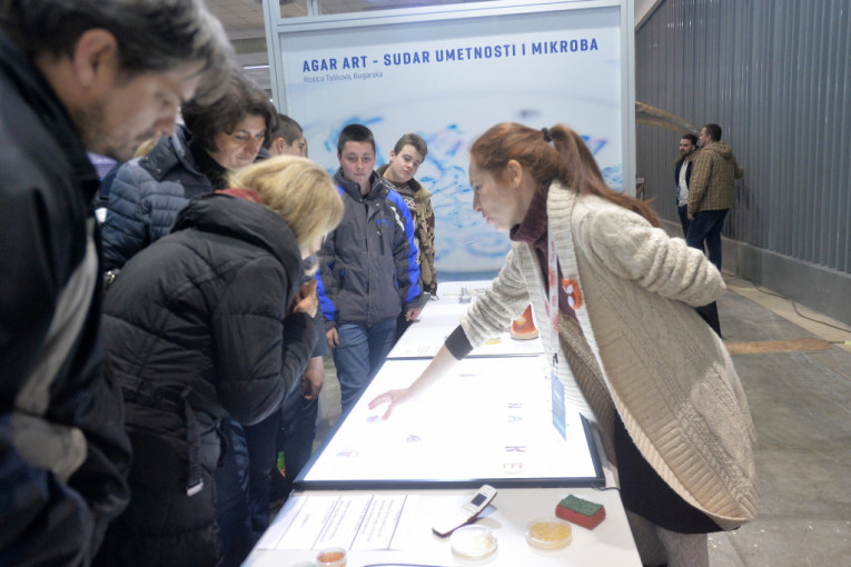 Dodao je da će u saradnji sa Nacionalnim američkim fondom za nauku uskoro biti pokrenut i srpski Nacionalni fond za nauku što je i u skladu sa izradom novog Zakona o naučno-istraživačkoj delatnosti.