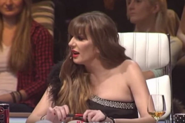 VIKI MILJKOVIĆ ZAPLENILI AUTOMOBIL: Pevačica se bahato parkirala nasred PEŠAČKOG PRELAZA