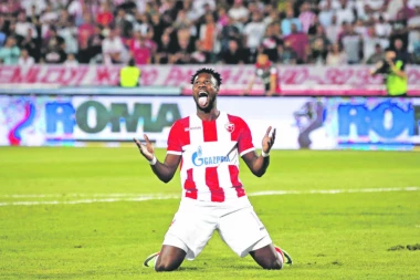 Crveno-bela ljubav: BOAĆI IZ KINE ČESTITAO ZVEZDI TITULU!