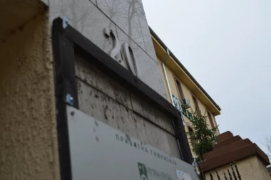 POKS: Vandali uklonili tablu sa naših prostorija u NS