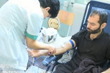 SVAKA ČAST! Migranti dobrovoljno davali krv za Srbe