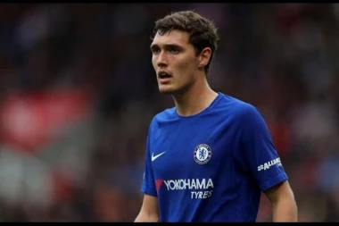 Gađa u trepavicu: Ovaj fudbaler bolje dodaje od Inijeste i Ćavija!