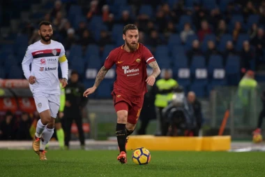 (VIDEO) Roma u nadoknadi srušila Kaljari, Kolarov asistirao za pobedu!